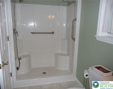4705 Pheasant Run Court - Photo Thumbnail 4