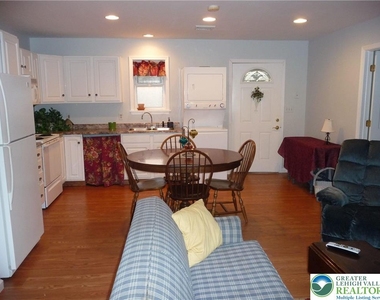 4705 Pheasant Run Court - Photo Thumbnail 11