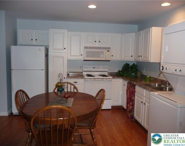 4705 Pheasant Run Court - Photo Thumbnail 9