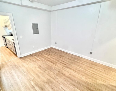 829 W Linden Street - Photo Thumbnail 1