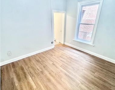 829 W Linden Street - Photo Thumbnail 3