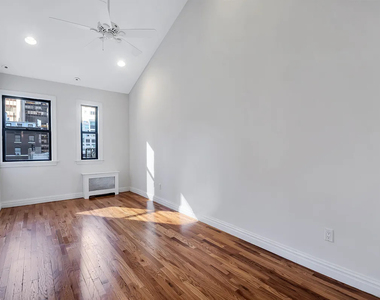 37 West 54th Street - Photo Thumbnail 8
