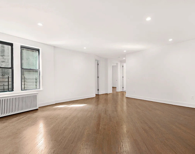 226 East 70th Street - Photo Thumbnail 2