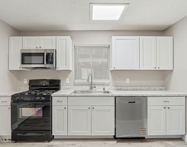 5704 Sage Court - Photo Thumbnail 8