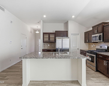 13745 Lago Vista Avenue - Photo Thumbnail 8