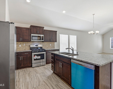 13745 Lago Vista Avenue - Photo Thumbnail 5