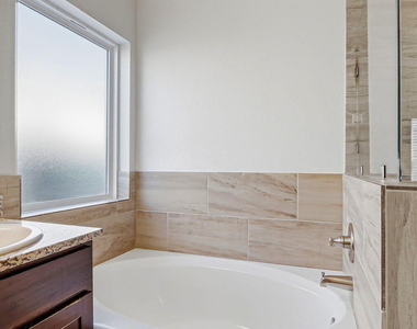 13745 Lago Vista Avenue - Photo Thumbnail 23