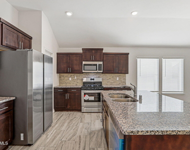 13745 Lago Vista Avenue - Photo Thumbnail 6