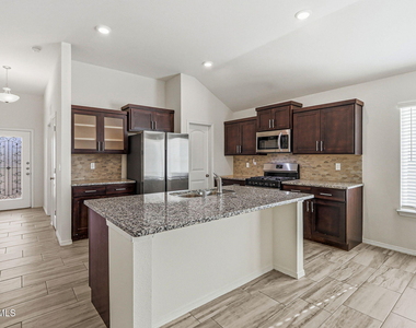 13745 Lago Vista Avenue - Photo Thumbnail 7