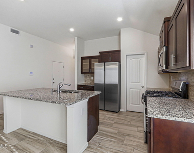 13745 Lago Vista Avenue - Photo Thumbnail 9