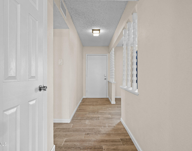 7141 Gran Vida Drive - Photo Thumbnail 4