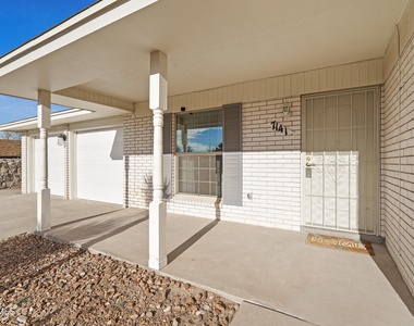 7141 Gran Vida Drive - Photo Thumbnail 3