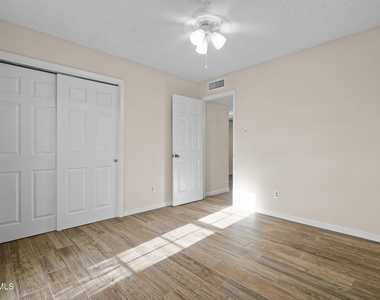 7141 Gran Vida Drive - Photo Thumbnail 11