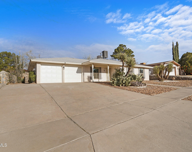 7141 Gran Vida Drive - Photo Thumbnail 2