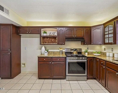 650 Vera Court - Photo Thumbnail 8