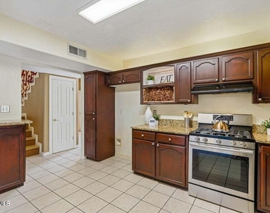 650 Vera Court - Photo Thumbnail 9