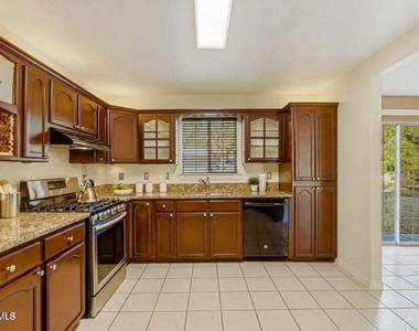 650 Vera Court - Photo Thumbnail 7