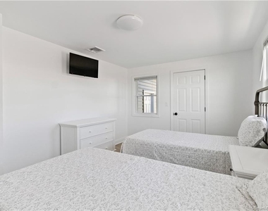 8 Belaire Manor - Photo Thumbnail 32