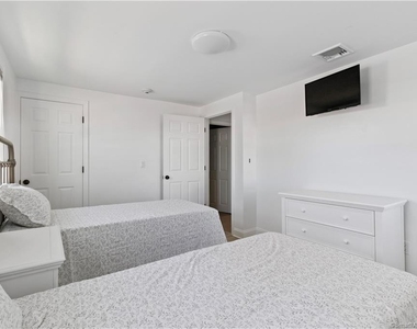 8 Belaire Manor - Photo Thumbnail 33