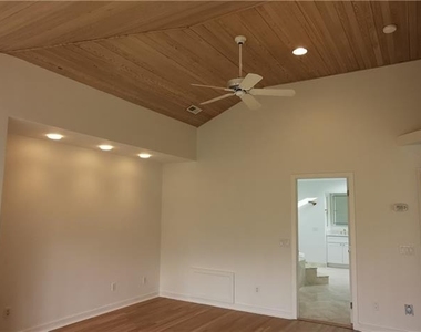 103 Silver Creek Lane - Photo Thumbnail 10