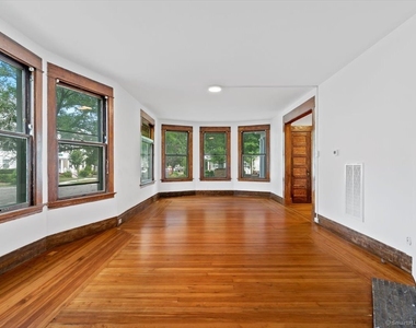 212 Maple Street - Photo Thumbnail 4