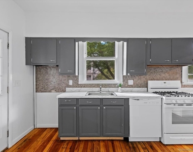 212 Maple Street - Photo Thumbnail 11