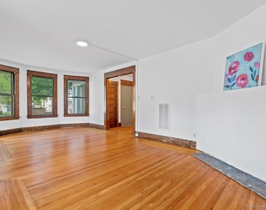 212 Maple Street - Photo Thumbnail 3