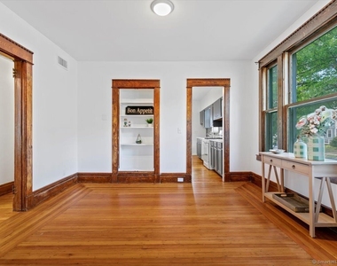 212 Maple Street - Photo Thumbnail 5