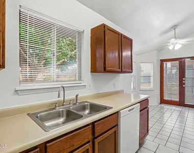 10902 Yogi Berra Circle - Photo Thumbnail 16