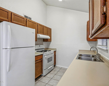 10902 Yogi Berra Circle - Photo Thumbnail 15