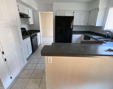 12625 Tierra Tigre Avenue - Photo Thumbnail 2