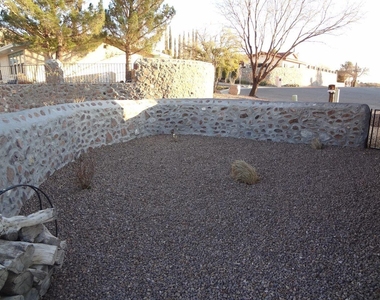 320 Barbaree Drive - Photo Thumbnail 15