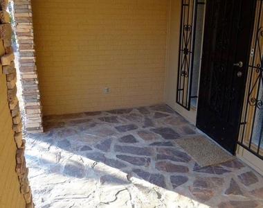 320 Barbaree Drive - Photo Thumbnail 8