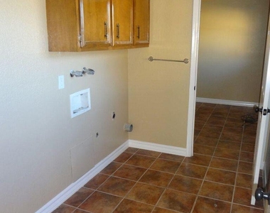 320 Barbaree Drive - Photo Thumbnail 12