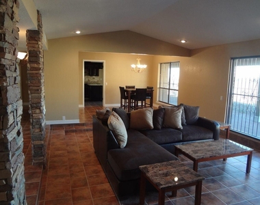 320 Barbaree Drive - Photo Thumbnail 11