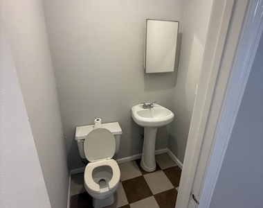 106 Howard Avenue - Photo Thumbnail 12