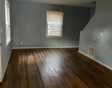 191 Dupont Place - Photo Thumbnail 4
