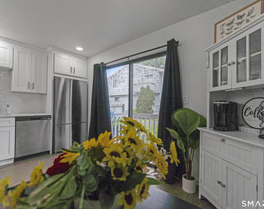 654 Longbrook Avenue - Photo Thumbnail 5