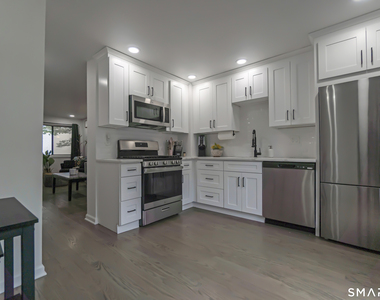 654 Longbrook Avenue - Photo Thumbnail 3