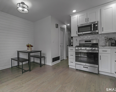 654 Longbrook Avenue - Photo Thumbnail 2