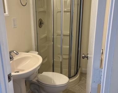 896 Quinnipiac Avenue - Photo Thumbnail 13