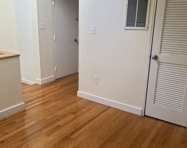 896 Quinnipiac Avenue - Photo Thumbnail 22