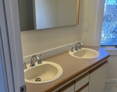 896 Quinnipiac Avenue - Photo Thumbnail 21