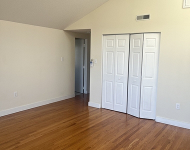 896 Quinnipiac Avenue - Photo Thumbnail 17