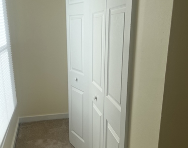896 Quinnipiac Avenue - Photo Thumbnail 12