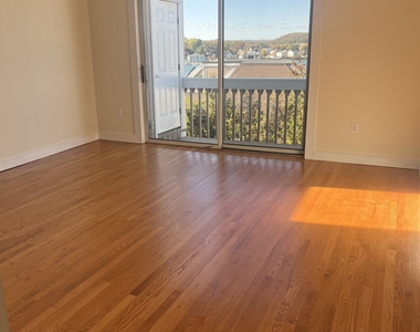 896 Quinnipiac Avenue - Photo Thumbnail 16
