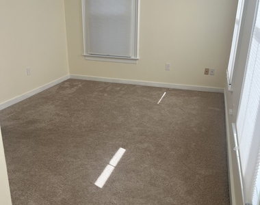 896 Quinnipiac Avenue - Photo Thumbnail 11