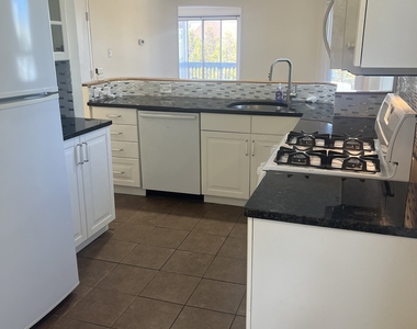 896 Quinnipiac Avenue - Photo Thumbnail 6