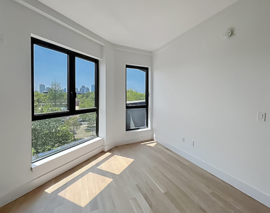 494 Manhattan Avenue - Photo Thumbnail 6