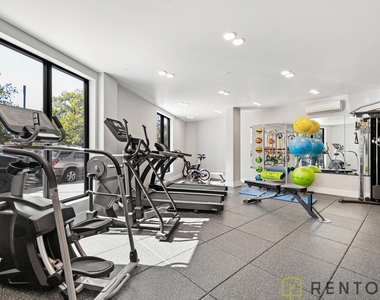 494 Manhattan Avenue - Photo Thumbnail 13